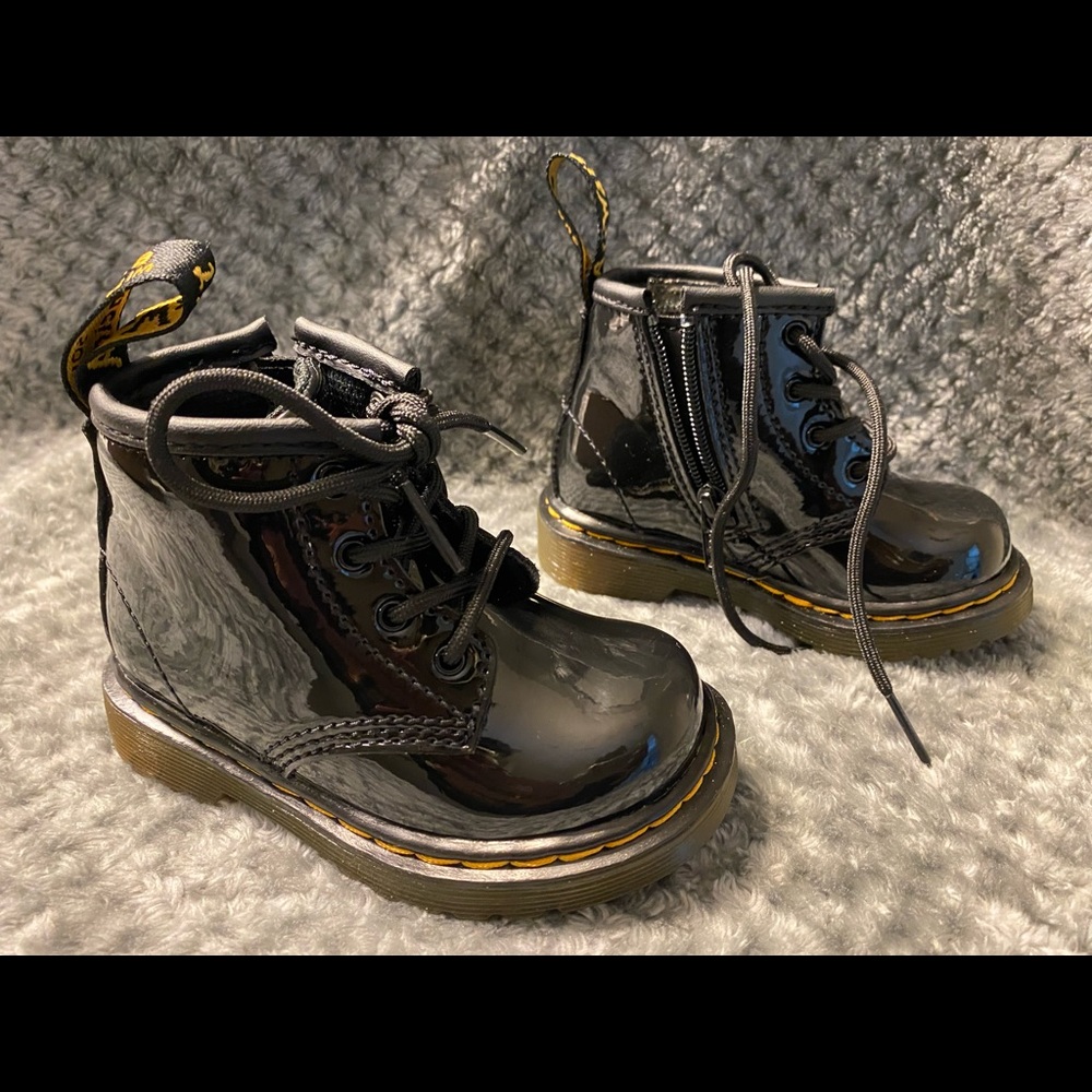 DR MARTENS- 1460 PATENT LEATHER BOOTS- infant 5K